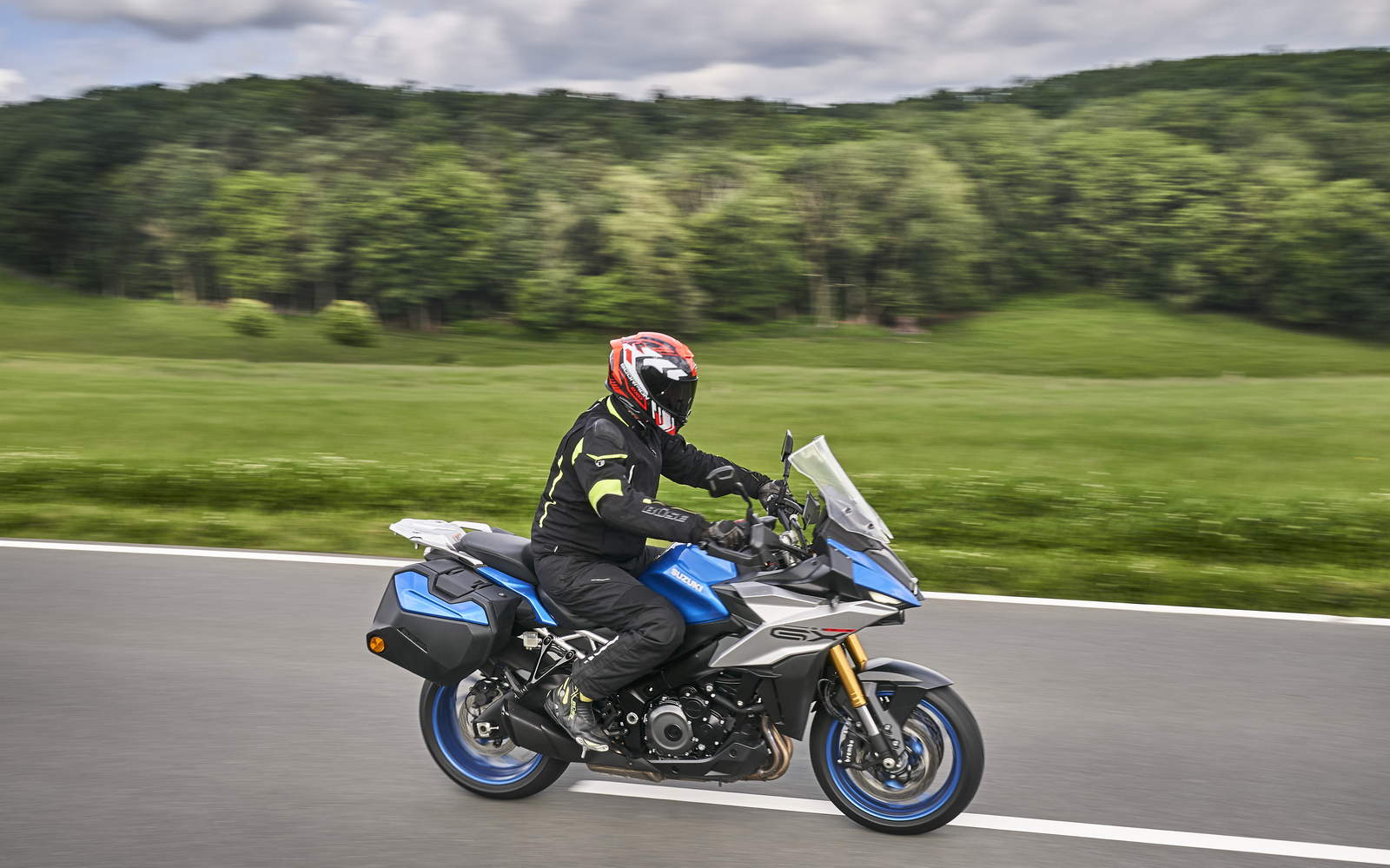 BMW S 1000 XR vs Suzuki GSX 1000 GX